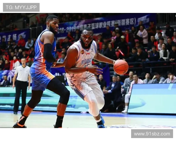 广东男篮与新疆飞虎激战正酣谁能在这场对决中笑到最后